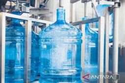 Dokter: Air minum dalam kemasan tidak menyebabkan kemandulan pria