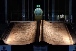 Al Quran berusia seabad dipajang di Masjid Al Akbar