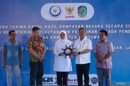 Menteri Trenggono hibahkan kapal rampasan ke nelayan Banyuwangi