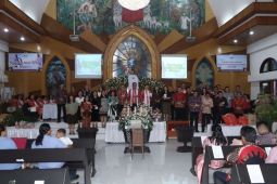 Wali Kota Tomohon dan pejabat Pemkot ibadah Paskah di GMIM Kakaskasen Pniel