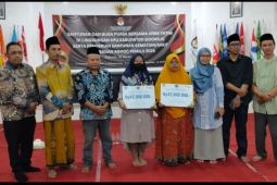 KPU Sidoarjo serahkan santunan kepada anggota petugas pemilu