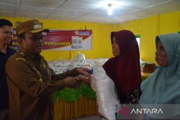 Jelang lebaran, Pemkot Padangsidimpuan salurkan bantuan pangan