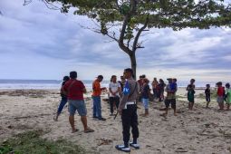 Polisi cari korban tenggelam di pantai Pesisir Barat Lampung