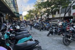 Tukang parkir di Mal Ambon panen rezeki  jelang Lebaran