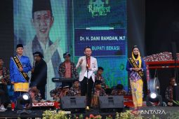 Pemkab Bekasi luncurkan bantuan beasiswa kuliah 100 pemuda berprestasi
