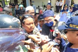 Calon penumpang feri mudik gratis Situbondo-Madura tiba di pelabuhan