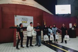 ILUNI UI bagikan 3.823 paket sembako untuk Karyawan UI dan warga sekitar