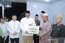 Safari Ramadan di Rumdin Bupati Bateng, Pj Gubernur Safrizal Serahkan Sejumlah Bantuan