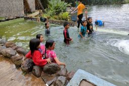 Kiat stimulasi anak lakukan aktivitas fisik sesuai usia