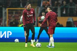 Raphael Varane dan Jonny Evans siap main bela MU lawan Chelsea