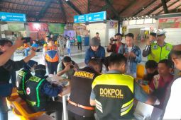 Pengemudi bus di Terminal Bojonegoro jalani tes urine