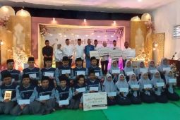 Jamkrindo berikan santunan kepada anak yatim di Kediri