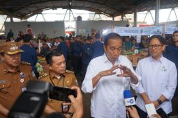 Presiden Jokowi kunjungi  pasar rakyat dan gudang Bulog di Merangin