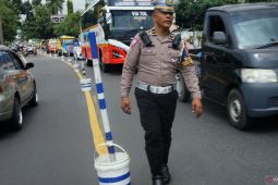 Pemasangan separator untuk rekayasa arus mudik/balik Lebaran