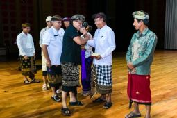 Pemkab Badung serahkan dana hibah dan BKK Rp979 M untuk pembangunan
