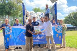 Pelindo Jambi bagikan 800 paket sembako kepada masyarakat sekitar pelabuhan