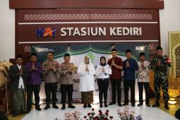 KAI Daop 7 santuni yatim di Kediri