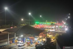 "Contraflow" diberlakukan di Tol Jakarta - Cikampek pada Jumat siang