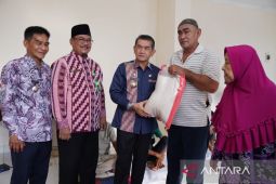 Pemerintah Kota Pontianak salurkan bantuan beras ke warga runawa sambut Lebaran