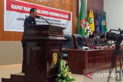 Wagub Maluku serahkan dokumen LKPJ gubernur 2023 ke DPRD