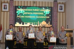 Jajaran Polres Humbahas terima bingkisan Lebaran dari AKBP Hary Ardianto