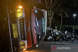 Truk batu bara terguling di Jalan Lingkar Walangsi-Kapar HST