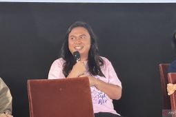 Aktor Keanu Angelo melakukan improvisasi untuk film "Dua Hati Biru"