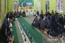 Indocement gelar buka puasa dengan panti di Kotabaru