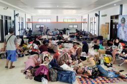 Pemudik tujuan Madura membludak di Pelabuhan Jangkar Situbondo