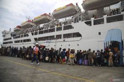 Arus mudik lebaran 2024 di Pelabuhan Ahmad Yani Ternate