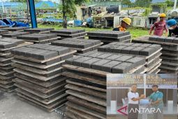 PLN berikan 1000 paving blok untuk Pos Binpotmar Pandan