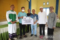 Baznas Bone Bolango serahkan THR bagi non ASN