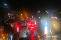 Pemudik dengan sepeda motor mulai melintas di jalur Cianjur