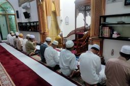 Kaum Muslim setia tunggu "Lailatul Qadar"