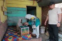 Pj Bupati salurkan 180 bantuan sosial untuk fakir miskin jelang lebaran