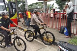 Polisi Tangerang patroli bersepeda ke "rest area" Jakarta-Merak