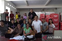 Pemprov Sulut serahkan bantuan korban banjir dan longsor  di Bitung