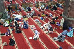 Datang sebelum Subuh untuk Shalat Idul Fitri di Istiqlal