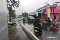 Arus kendaraan di jalur mudik nasional lintas Garut pada malam takbiran ramai lancar