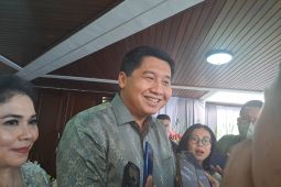 Maruarar Sirait mengurus KTA untuk gabung ke Gerindra