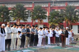 Ratusan warga binaan Shalat Id di Lapas Sukamiskin Bandung
