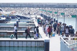 Puluhan ribu wisatawan menyeberang ke Nusa Penida selama Lebaran