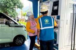 Srikandi PLN pastikan kenyamanan pemudik mobil listrik di SPKLU Merak