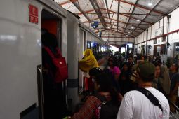 Penumpang arus balik KA di Madiun