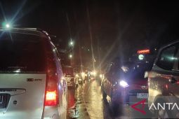 Lalu lintas di sekitar Gerbang Tol Parungkuda hingga pukul 23.00 WIB padat
