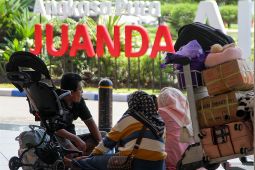 Arus balik di Bandara Juanda