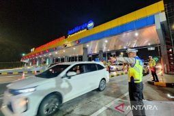 Puncak arus milir kendaraan di GT Kalikangkung terjadi pada Minggu