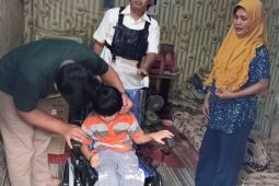 Kemensos bantu lansia dengan cucu penderita Cerebral Palsy asal Garut