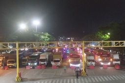 Kendaraan bus dan truk padati Pelabuhan Bakauheni
