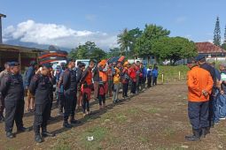 Anak yang hilang terseret arus selokan di Garut masih dicari